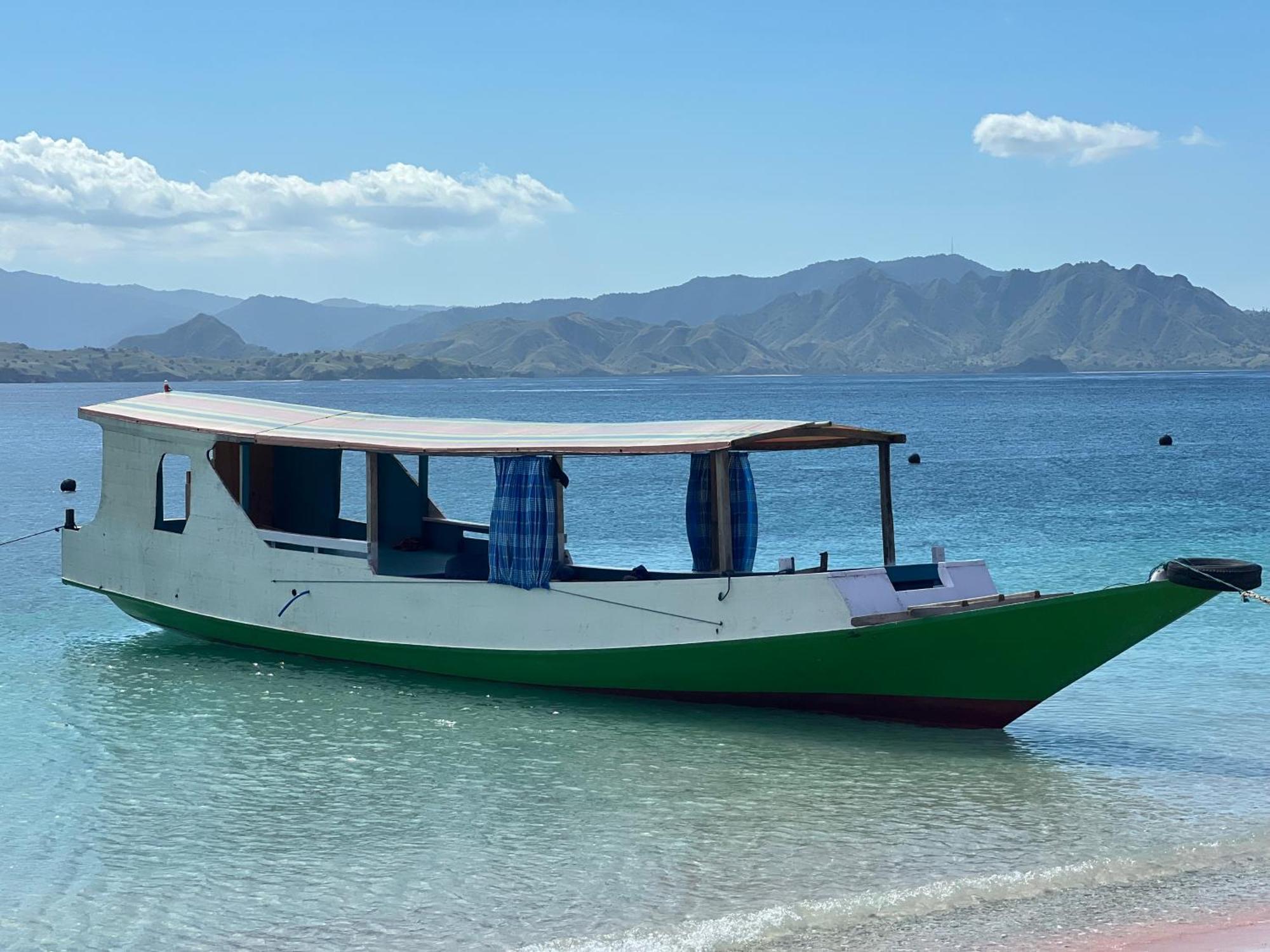 Jhuna Komodo Homestay Exteriér fotografie